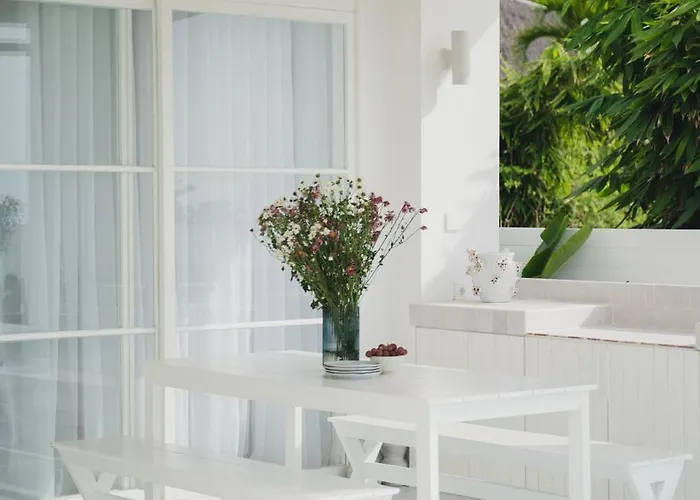 Villa Lola