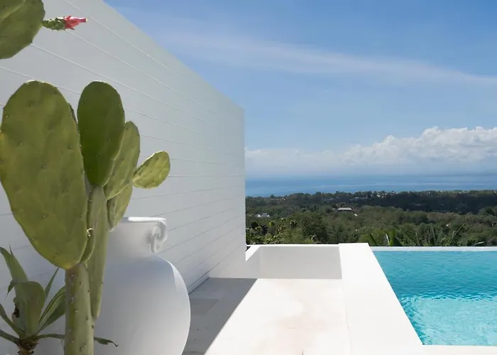 Lola Uluwatu (Bali)